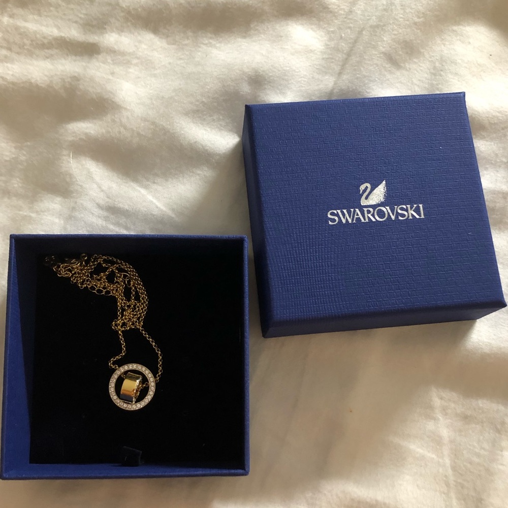 NWT Swarovski Hollow Gold Pendant Necklace